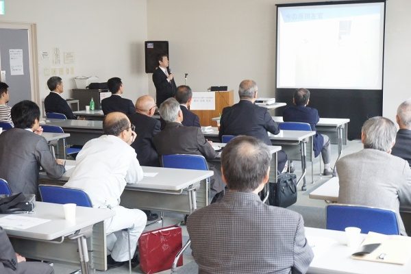 東京都タイル技能士会での講演中の様子