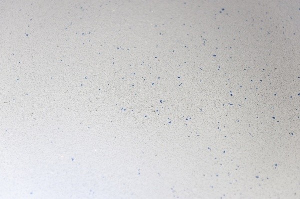 ドライウォッシュ仕上げ画像3　細かい青いガラスに白モルタル　サカンライブラリー
