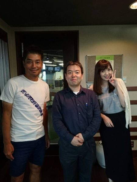 東京FMの「クロノス」ザ・スターターズのコーナーで出演、真ん中が代表の原田、左側が番組パーソナリティーの中西哲生さん、右側が高橋万里恵さん