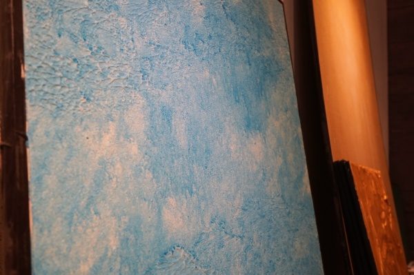 中央にオルトレマテリアの海の波のイメージのサンプル