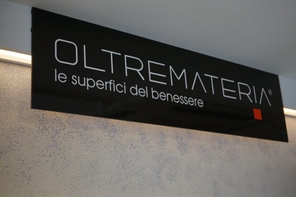 サカンライブラリーで展示中のオルトレマテリア