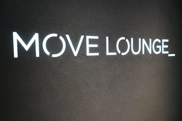 コンクリート打ち放し風仕上げをJTのMOVE LOUNGEで施工