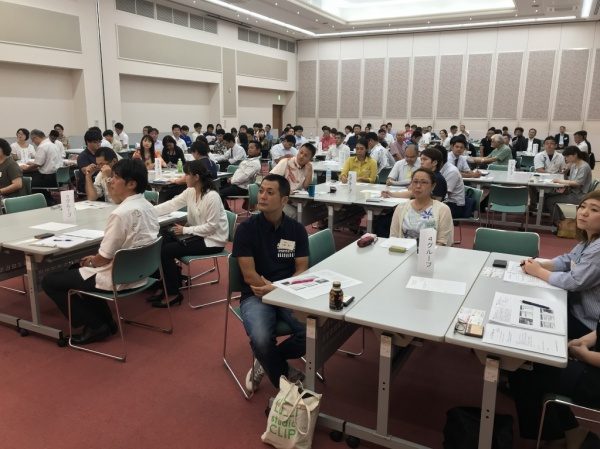 沖縄県の中小企業家同友会公演中の様子