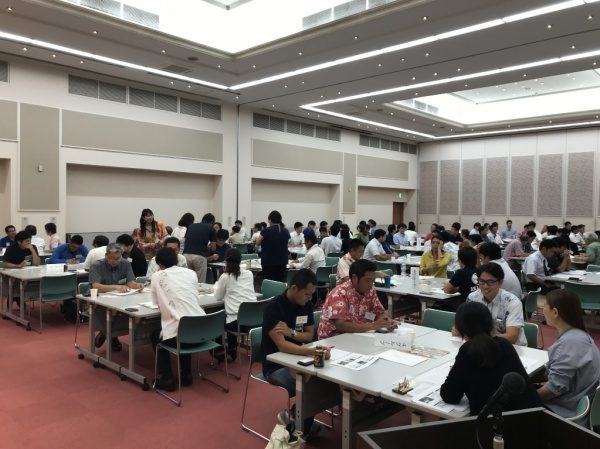 沖縄県の中小企業家同友会公演中の様子