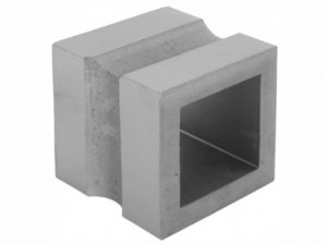 このブロックはいぶし瓦を作る技術を応用して作る有孔ブロック