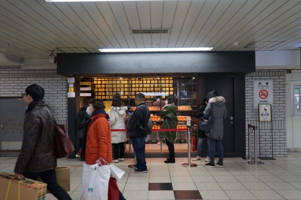 洋菓子店の梁部分にモールテックスを施工