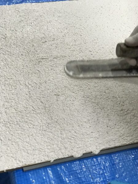 塗り付け後、研磨することでパールを表面に出します