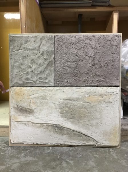 擬岩の見本板、ABC3種類の肌