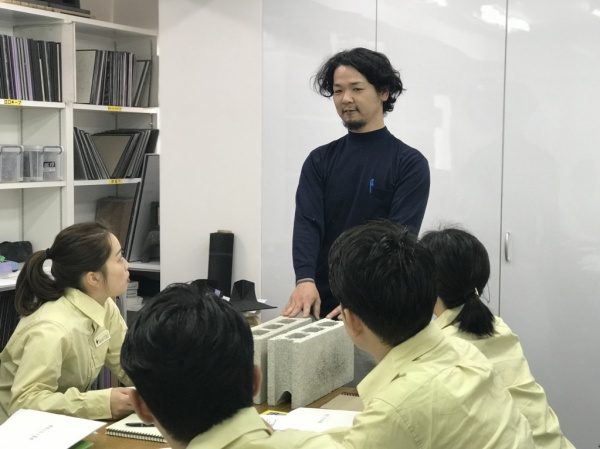 新人さん左官講習　講師横山栄一さん