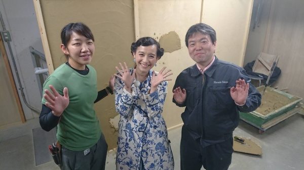 左から当社福吉奈津子、篠原ともえさん、代表原田宗亮