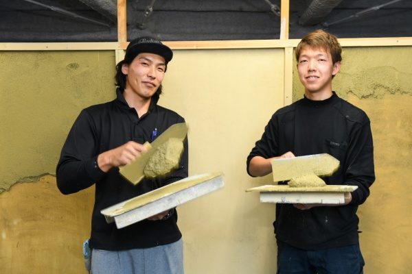 左：師匠の張山さん　右：1年目の宮川君