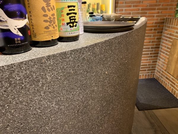 ビールストーンミラーのバーカウンター。恵比寿の飲食店