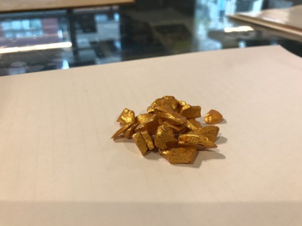 ゴールドコーティングガラス骨材テラクリスタ