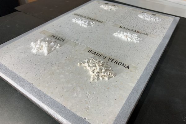 ビールストーンの白い骨材比較見本