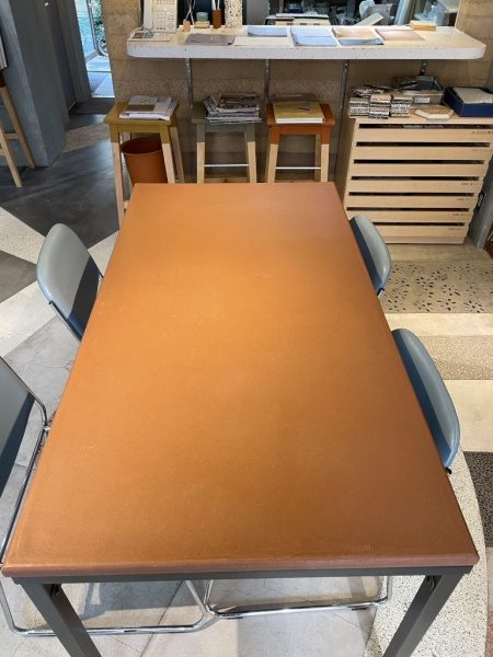 京錆土を使った風土仕上げのテーブル天板