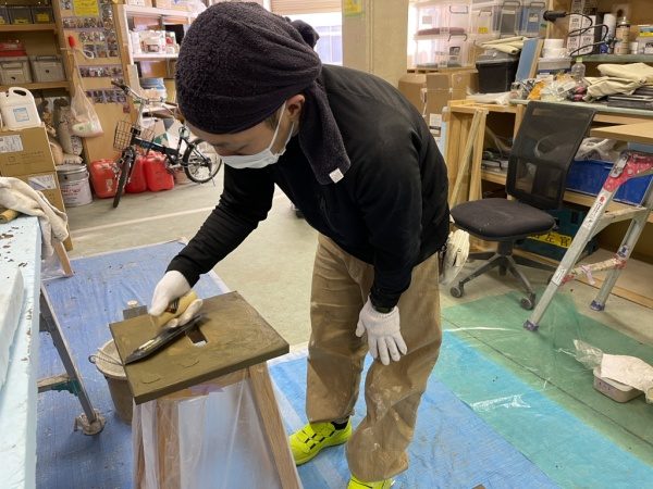 風土の椅子施工の様子