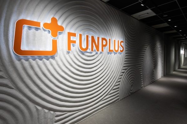 FUNPLUSの枯山水風壁面