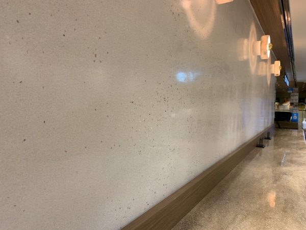 カフェに施工したビールストーンカウンター壁面