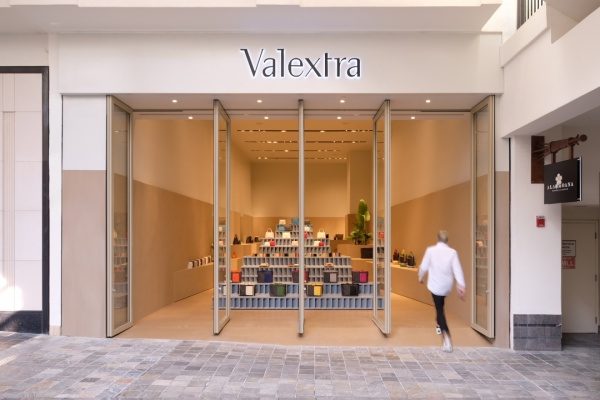 オルトレマテリアで施工されたvalextraの店内