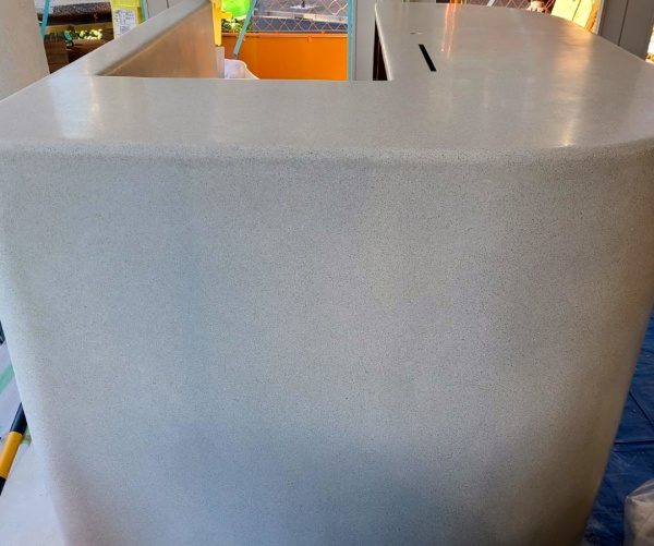 ビールストーンの白いカウンター什器