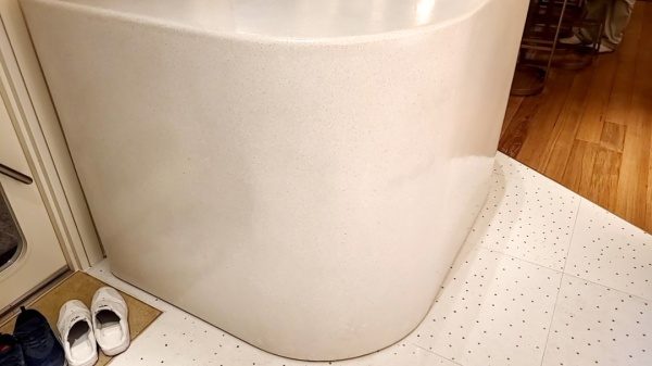 白いビールストーンの特注カウンター什器