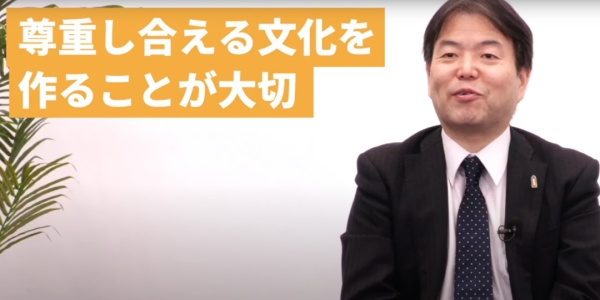 原田左官工業所代表の原田宗亮。※参照元：東京都WEBサイト『尊重し合える文化を作ることが大切　12名の女性左官職人が活躍中』より