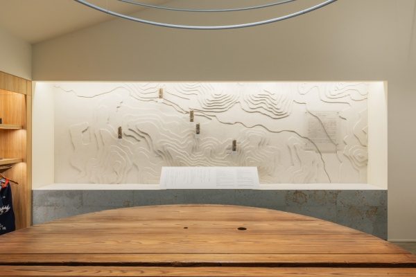 福井の吉田酒造「吉峯蔵」の店舗壁面に施工したマッテオ・ブリオーニ(matteobrioni)