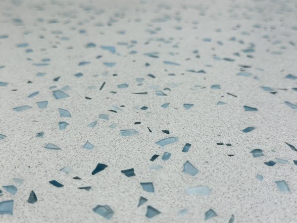 プラスチック破片入りビールストーンのオフィスベンチ施工例