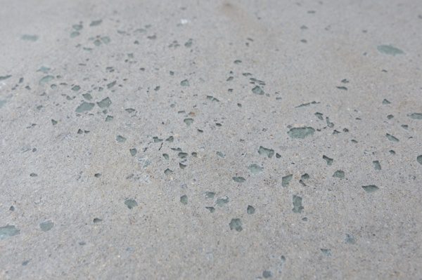 ガラスを入れた洗い出し仕上げの床