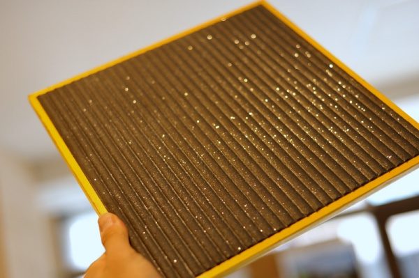 ラメを入れた黒漆喰仕上げの壁サンプル