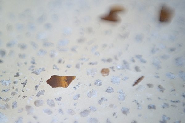 ガラスを入れた研ぎ出し仕上げの床サンプル