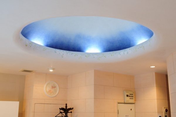 透明なビーズを入れた樹脂系のジョリパットゼロ仕上げのドーム天井