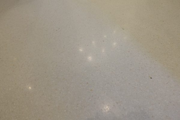 マンション室内床のビールストーン施工、廊下部分