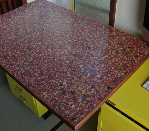 ビールストーン赤い天板 マルチカラー | 原田左官工業所