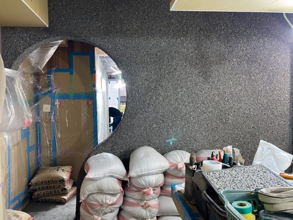 洗い出しネットストーン壁面施工