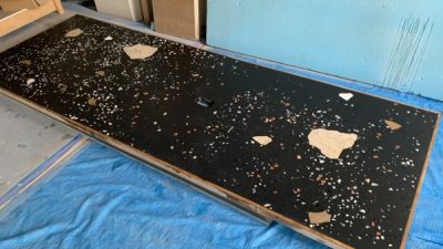 ビールストーンをパネル施工 研磨工程
