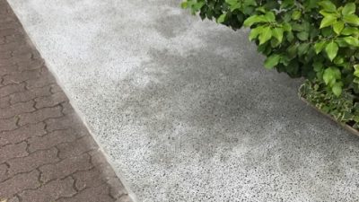 古い洗い出し仕上げを3日間で新しくします！駐車場床洗い出し仕上げ改修