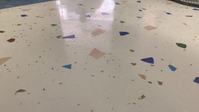 ビールストーン 板ガラスを入れて大きくガラスを見せる仕上げ
