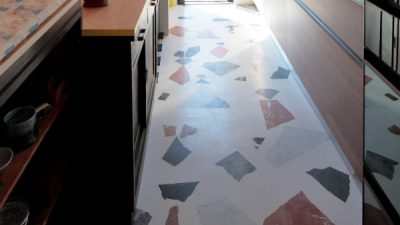 ビールストーン 割石仕上げ住宅の床に施工