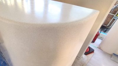 ビールストーン丸みを持たせた仕上げのカウンター什器