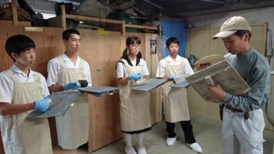 中学生が左官体験