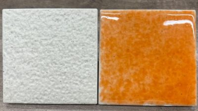 透明なエポキシをタイルに流す