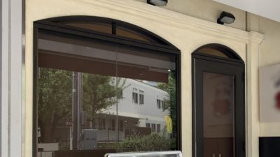 カラーモルタルを壁・庇部分に施工