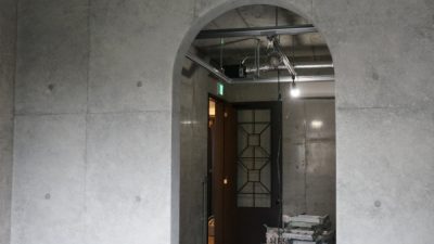 コンクリート打ち放し風仕上げ　既存躯体に色合わせ