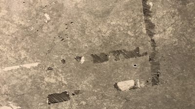 テープ跡をリペア「コンクリート打ち放し風仕上げ」