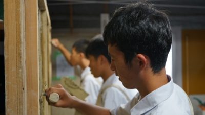 中学生の企業訪問　原田左官の会社見学