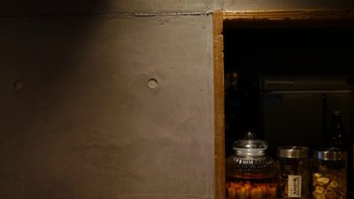 濃いめのコンクリート打ち放し風仕上げ