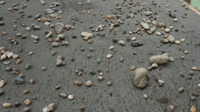 モルタル三和土風仕上げ　玄関土間に施工