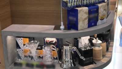 モールテックス　コーナーの什器に施工