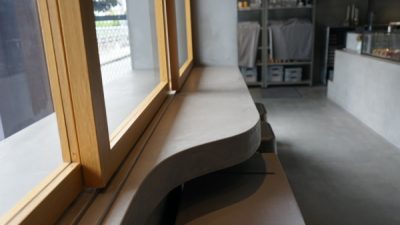 モールテックスの特徴を曲線カウンター施工を例に紹介します